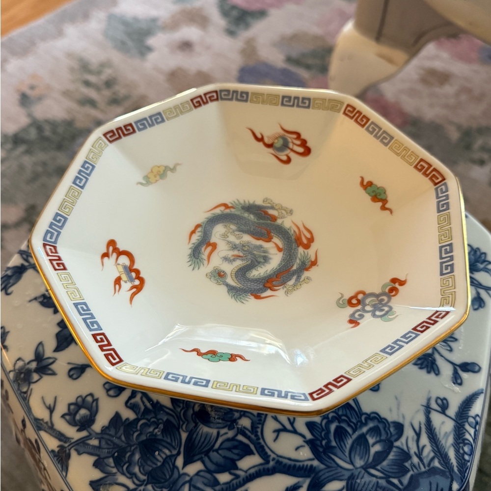 Vintage chinoiserie pedastal dish